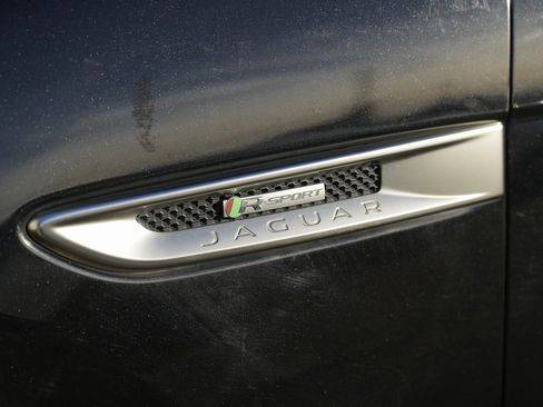 Used 2017 Jaguar F-PACE R-Sport image 19