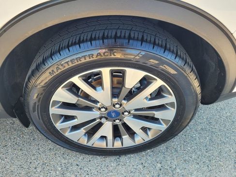 Used 2020 Ford Escape Titanium w/ Titanium Premium Package 2.0 image 27