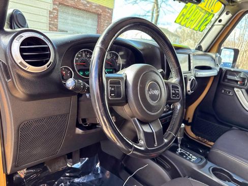 Used 2014 Jeep Wrangler Unlimited Sahara w/ Dual Top Group AWD/4WD image 11