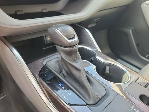 Used 2023 Toyota Highlander Limited image 27