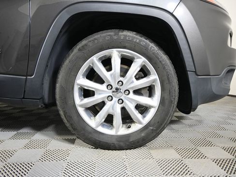 Used 2017 Jeep Cherokee Limited w/ Luxury Group AWD/4WD image 11