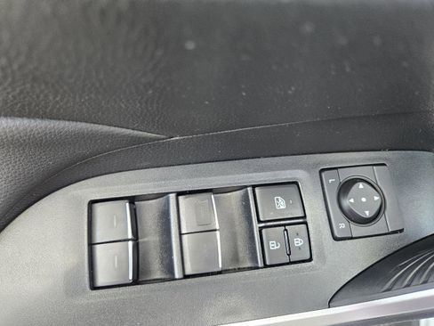 Used 2024 Toyota RAV4 SE image 18