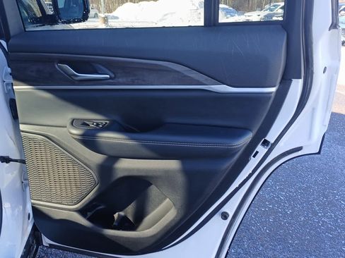 Used 2023 Jeep Grand Cherokee Limited image 40