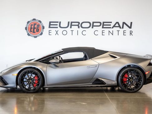 Used 2021 Lamborghini Huracan EVO RWD image 9