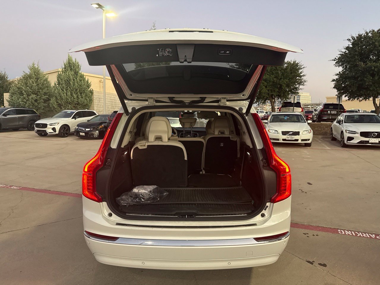 Used 2024 Volvo XC90 T8 Ultimate w/ Protection Package Premier AWD/4WD image 17