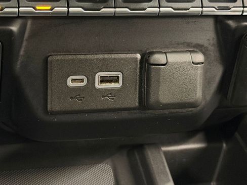 Used 2021 Chevrolet Silverado 1500 LTZ w/ LTZ Premium Package AWD/4WD image 33