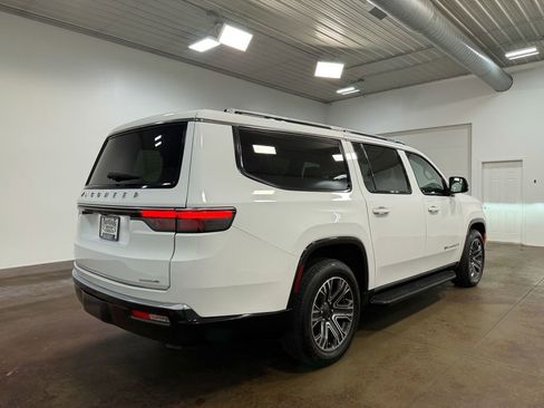 Used 2024 Jeep Wagoneer L Series II w/ Flexible Seating Group AWD/4WD image 34