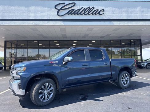 Used 2021 Chevrolet Silverado 1500 LT w/ Z71 Off-Road Package AWD/4WD image 1