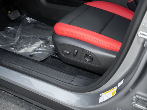 New 2026 Chevrolet Equinox EV RS image 17