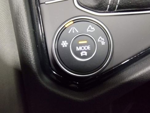 Certified 2025 Volkswagen Taos S image 27