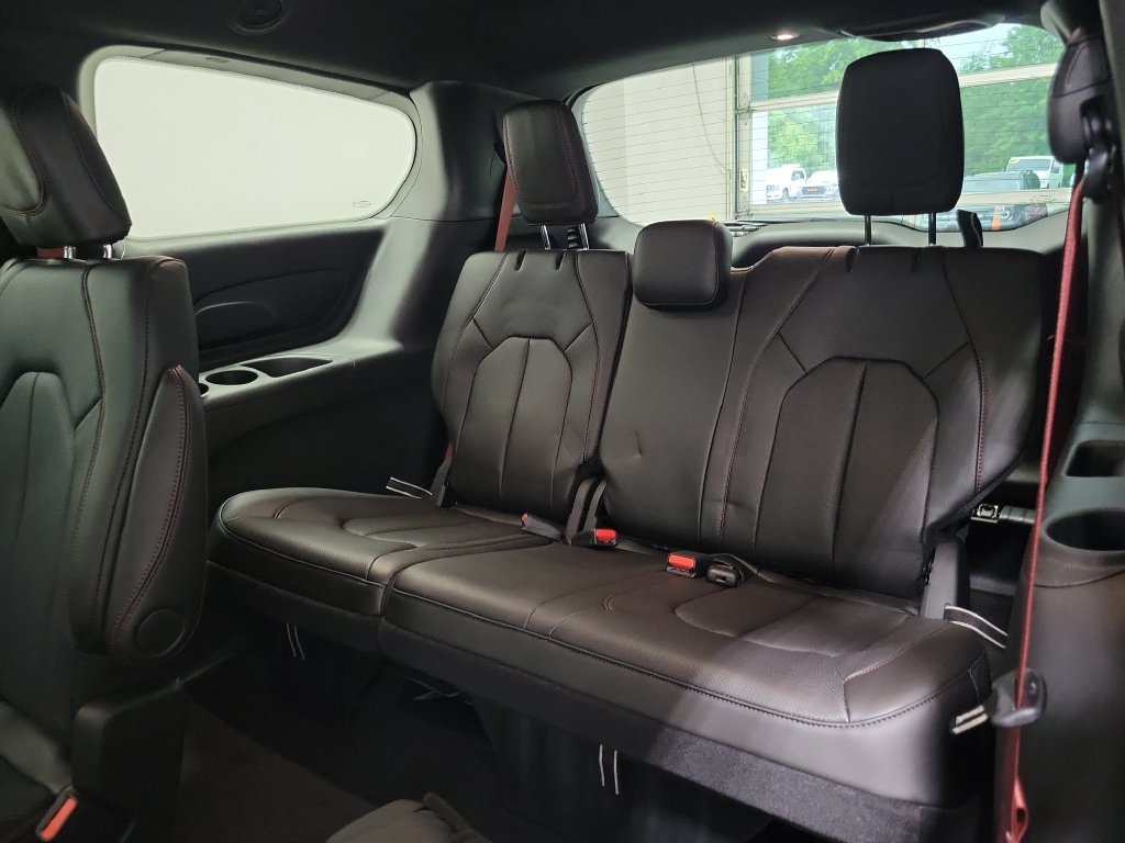 New 2027 Chrysler Pacifica Select AWD/4WD image 18