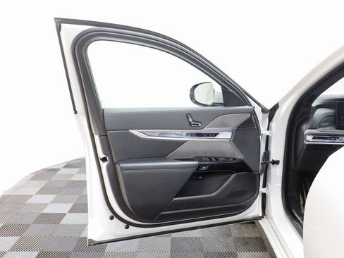 Certified 2023 BMW 760i xDrive AWD/4WD image 5