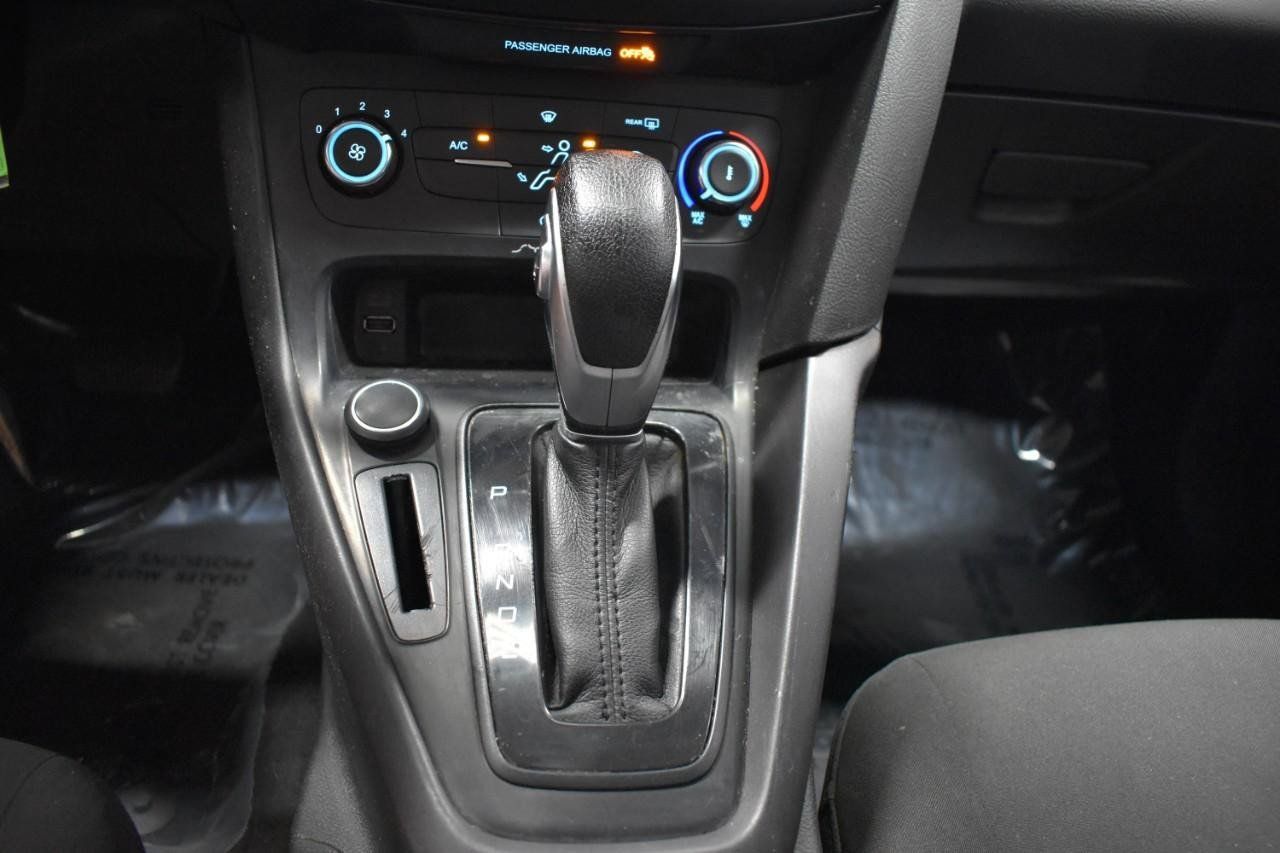 Used 2017 Ford Focus SE FWD image 28