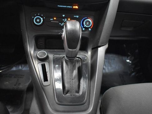 Used 2017 Ford Focus SE image 28