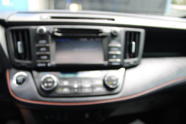 Used 2017 Toyota RAV4 SE FWD image 30