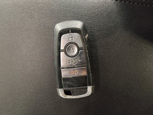 Used 2017 Ford Edge SEL w/ Equipment Group 201A AWD/4WD image 32