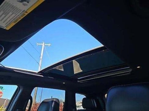 Used 2017 Jeep Grand Cherokee Limited w/ Luxury Group II image 10