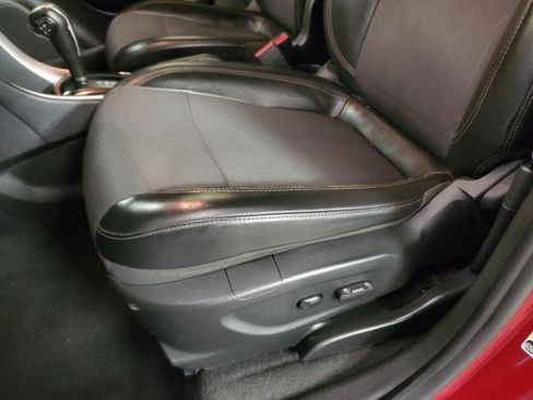 Used 2019 Chevrolet Trax LT w/ LT Convenience Package FWD image 12