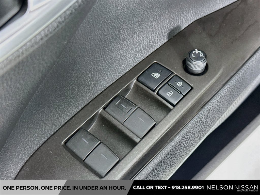 Used 2021 Toyota Camry SE FWD image 17