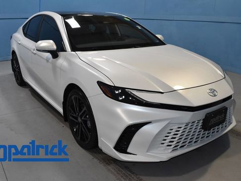 Used 2025 Toyota Camry XSE FWD image 1