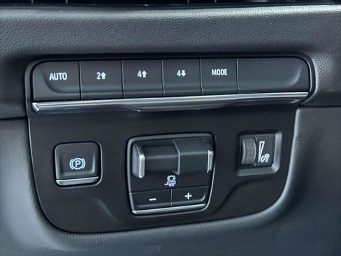 Used 2025 Cadillac Escalade ESV Sport image 25