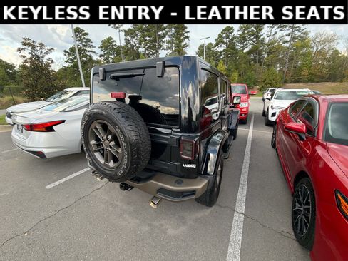 Used 2016 Jeep Wrangler Unlimited Sahara AWD/4WD image 4