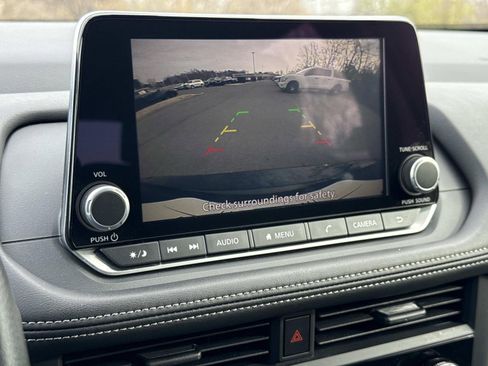 Certified 2025 Nissan Rogue S image 10