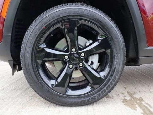 New 2025 Jeep Grand Cherokee Altitude image 23