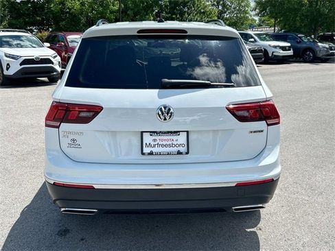 Used 2020 Volkswagen Tiguan SE w/ Panoramic Sunroof Package image 5