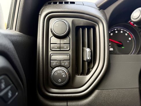 Used 2024 Chevrolet Silverado 1500 Custom Trail Boss w/ Dark Appearance Package AWD/4WD image 20