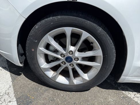 Used 2019 Ford Fusion SE FWD image 18