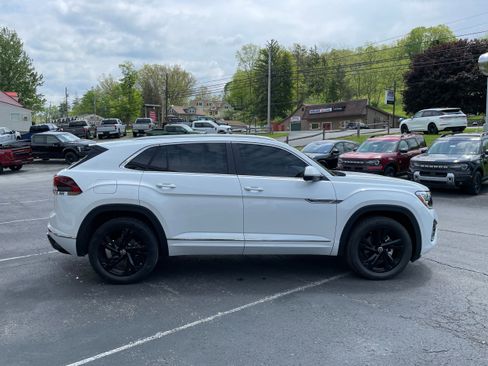 Used 2024 Volkswagen Atlas Cross Sport SEL R-Line AWD/4WD image 4