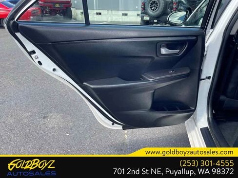 Used 2015 Toyota Camry SE FWD image 14