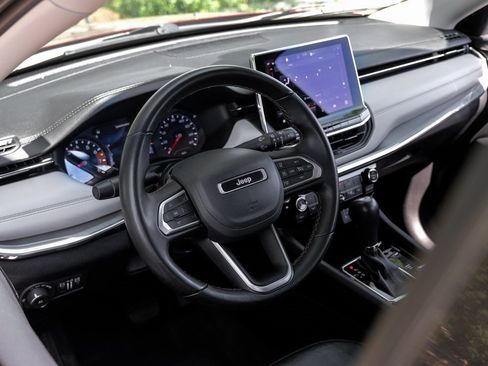 Used 2022 Jeep Compass Limited image 4