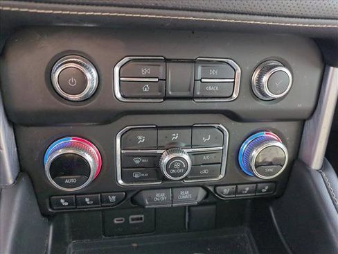 Used 2023 GMC Yukon XL SLT image 13