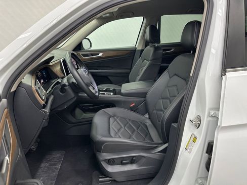 Used 2025 Volkswagen Atlas SE image 9