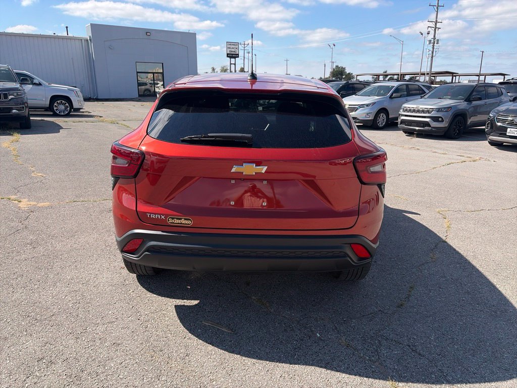 Used 2024 Chevrolet Trax LS w/ LS Convenience Package FWD image 5