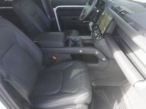 New 2026 Land Rover Defender 110 X-Dynamic SE image 23