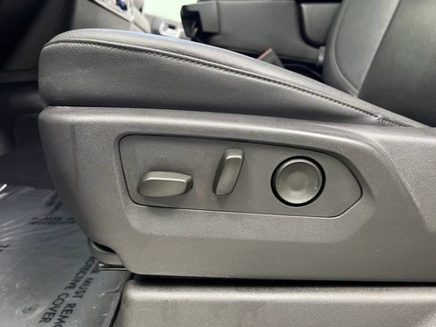 Used 2025 GMC Sierra 1500 SLT AWD/4WD image 13