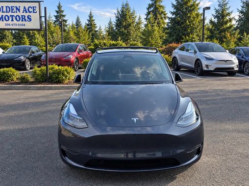 Used 2024 Tesla Model Y Long Range AWD/4WD image 2