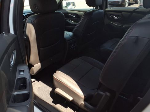 Used 2022 Chevrolet Traverse RS FWD image 18
