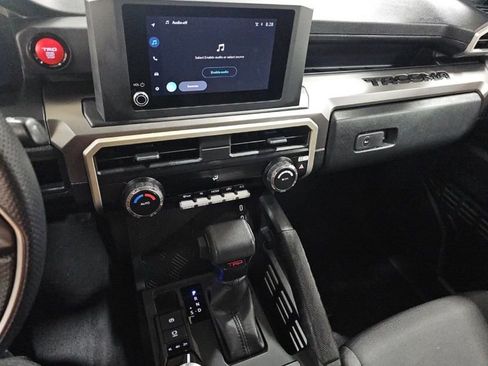 Used 2025 Toyota Tacoma TRD Off-Road image 17