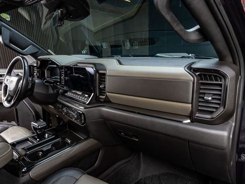 Used 2022 Chevrolet Silverado 1500 ZR2 w/ Technology Package image 18