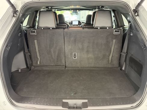 Used 2025 Toyota Highlander XSE AWD/4WD image 5