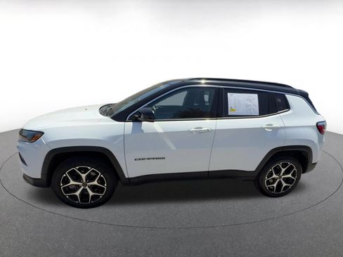 Used 2025 Jeep Compass Limited AWD/4WD image 9