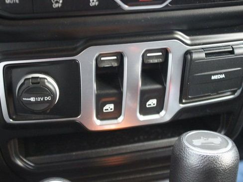 Used 2021 Jeep Wrangler Sport image 10