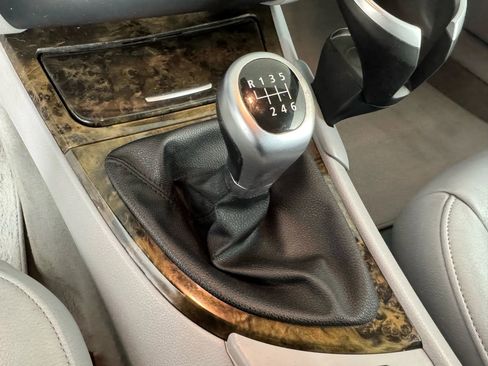 Used 2009 BMW 135i Convertible image 29