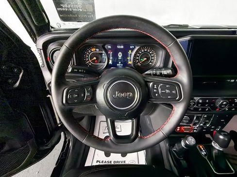 Used 2024 Jeep Wrangler Unlimited Rubicon AWD/4WD image 11