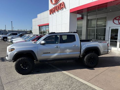 Used 2023 Toyota Tacoma TRD Off-Road w/ Black Out Package (TMS) AWD/4WD image 29