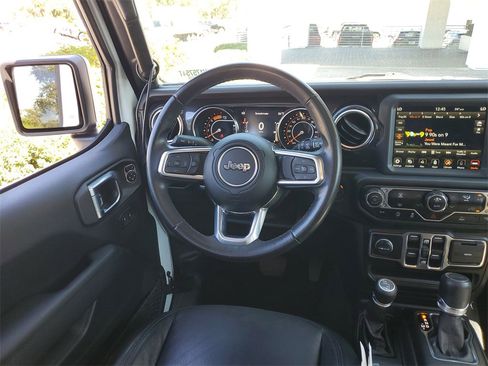 Used 2022 Jeep Wrangler Unlimited Sahara image 16